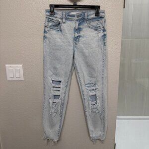 Eunina Light Wash Denim jean in size 7.